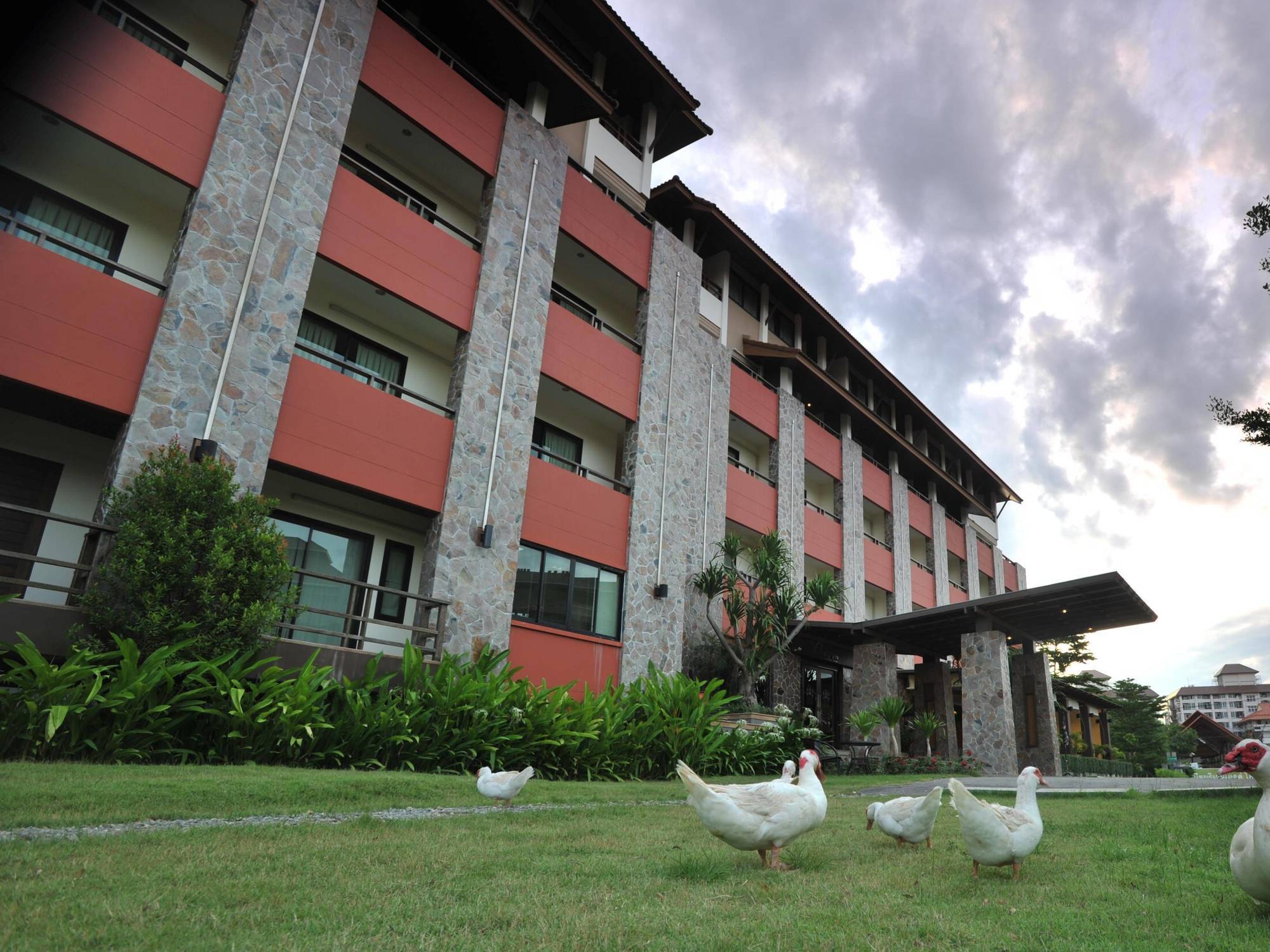 The Charm Boutique Resort Khon Kaen Esterno foto